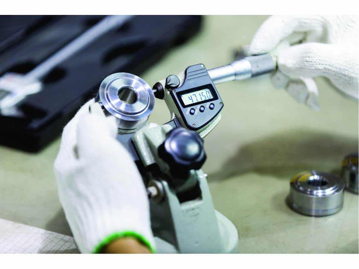 use of a digital micrometer to measure a metal component